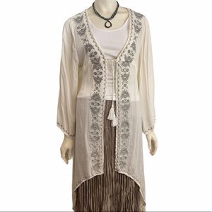 DO EVERYTHING IN LOVE Cream Embroidery Duster OS